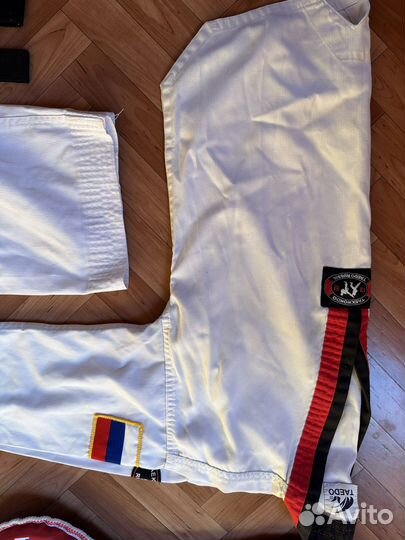 Кимоно для тхэквондо + экипировка