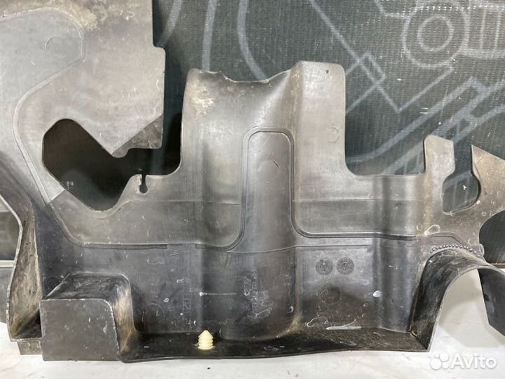 Воздуховод радиатора левый Audi A6 C6 caja 2011