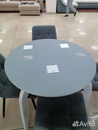 Стол обеденный