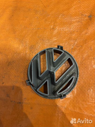Эмблема решетки радиатора golf 3 венто