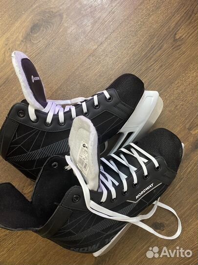 Продам хоккейные коньки