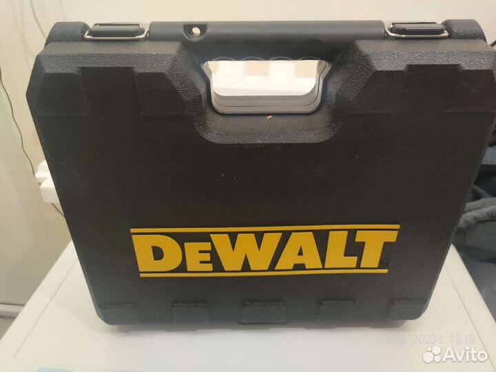 Аккумуляторная дрель шуруповерт Dewalt DCD 771