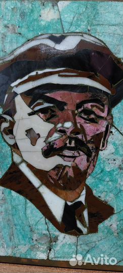 Портрет Вождя инкрустирован камнями. Ленин