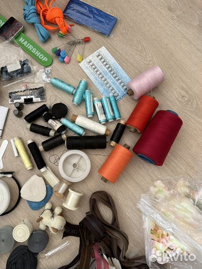 Нитки молнии пуговицы спицы брючная тесьма