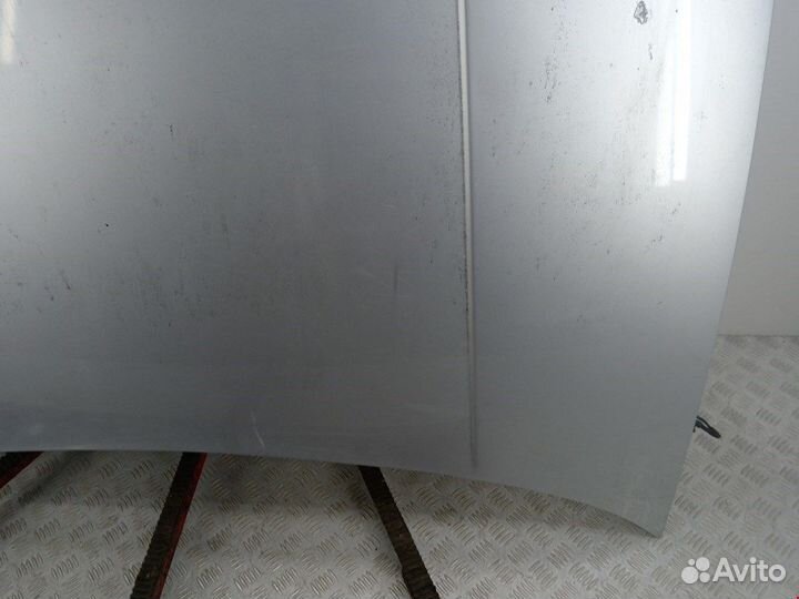 Капот Volkswagen Golf