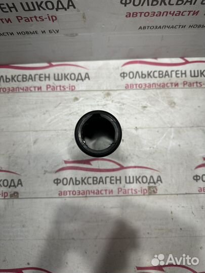 Пыльник заднего амортизатора