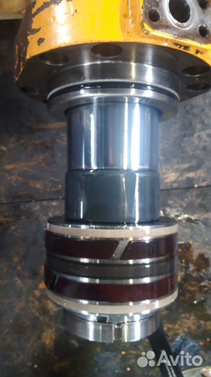 Гидроцилиндр стрелы экскаватора Hyundai R450LC-7