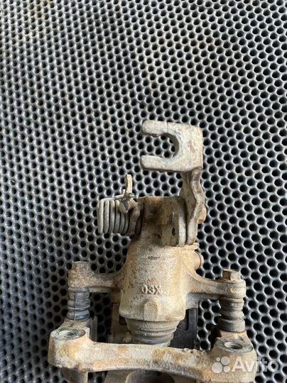 Суппорт задний Nissan Primera P11