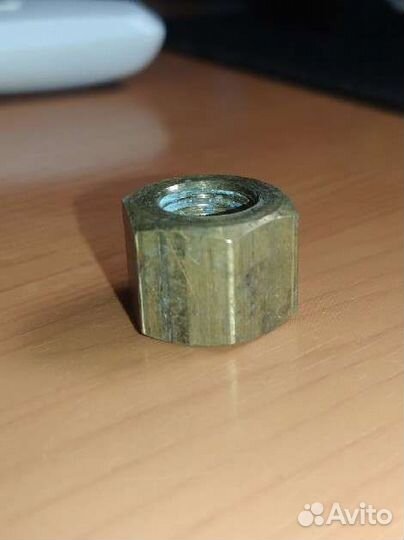 Гайки латунные советские под 19 ключ