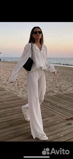 Костьм женский белый