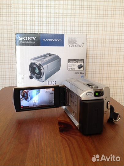 Видеокамера Sony DCR-SR68E с чехлом