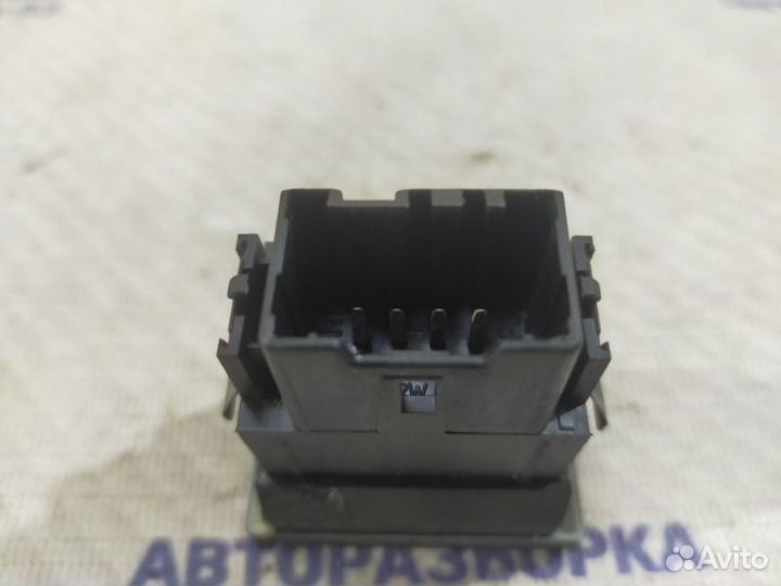 Кнопка обогрева сидений левая Volkswagen Touareg 1