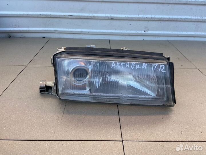 Фара передняя правая Skoda Octavia 1 (A4)