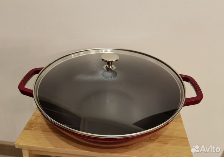 Сковорода-вок чугунная с крышкой 30 см Staub