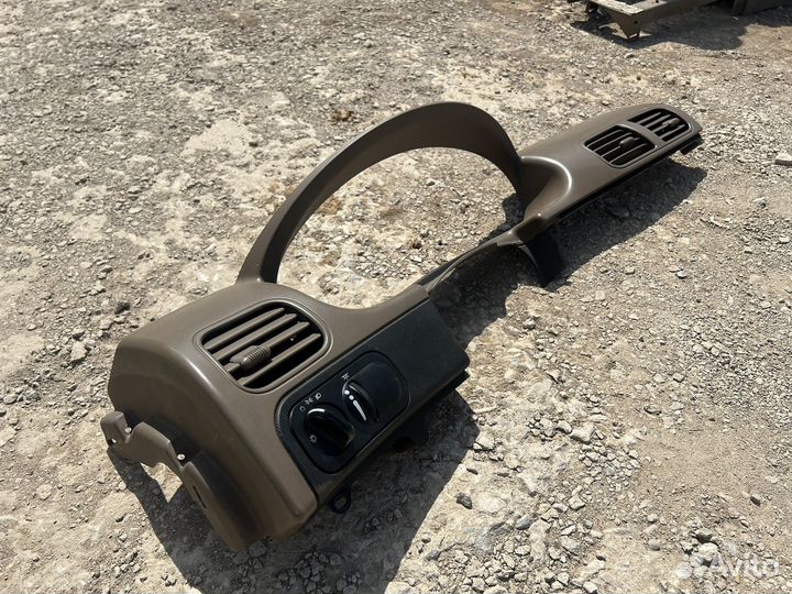 Пластик от торпедо dodge intrepid