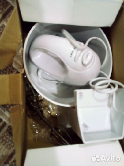 Миксер с чашей новый