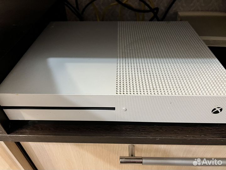 Xbox One s 1tb с играми