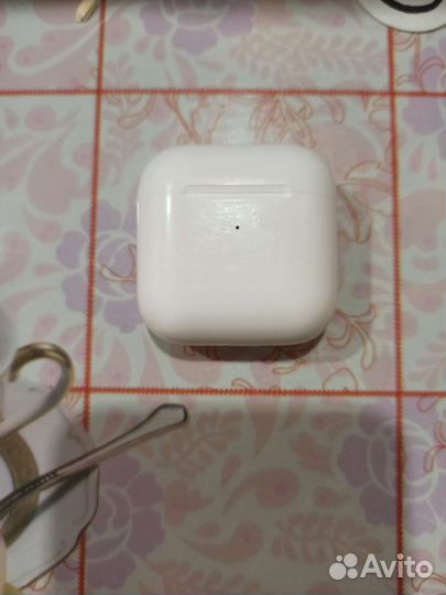 Зарядный футляр/зарядка для наушников