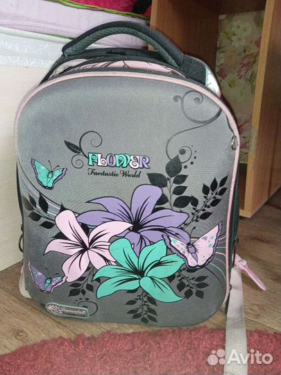 Продам школьный рюкзак для девочки