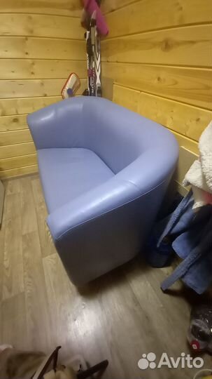 Кожаный диван