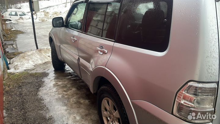 Mitsubishi Pajero 3.2 AT, 2011, 302 900 км