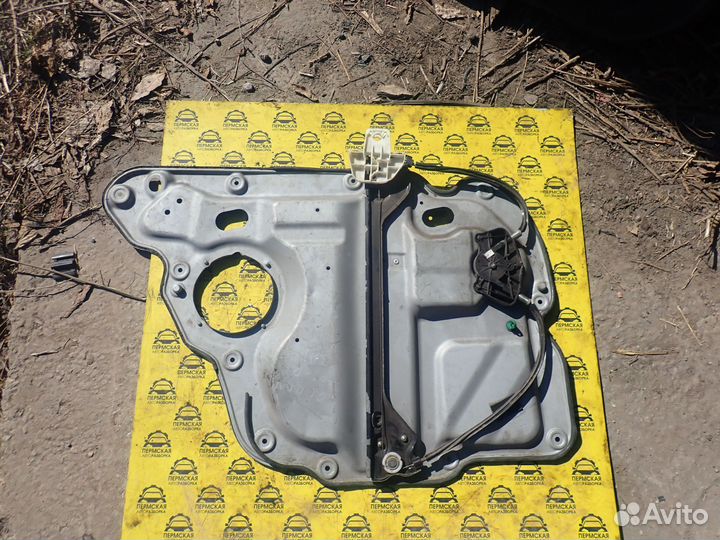 Стеклоподъемник задний правый VW Touran 2003-2010