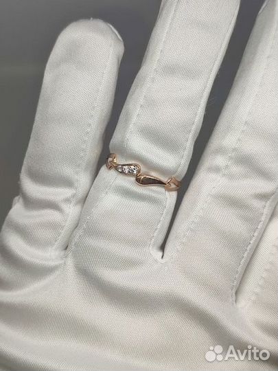 Золотое кольцо с камнем 20р