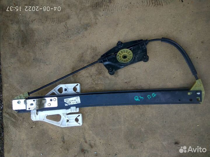 Стеклоподъемник задний правый Ауди Q3 2013 год