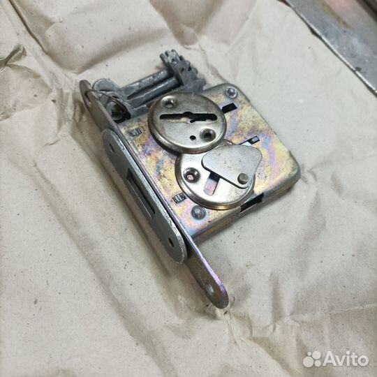 Замок врезной сувальдный