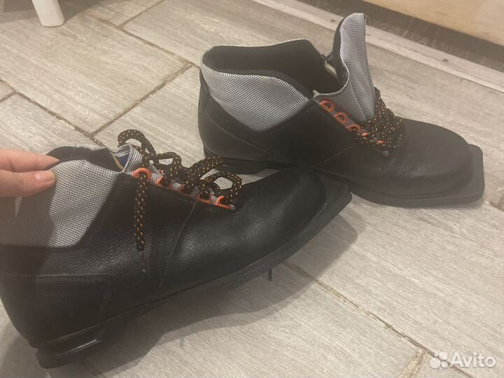 Лыжные ботинки