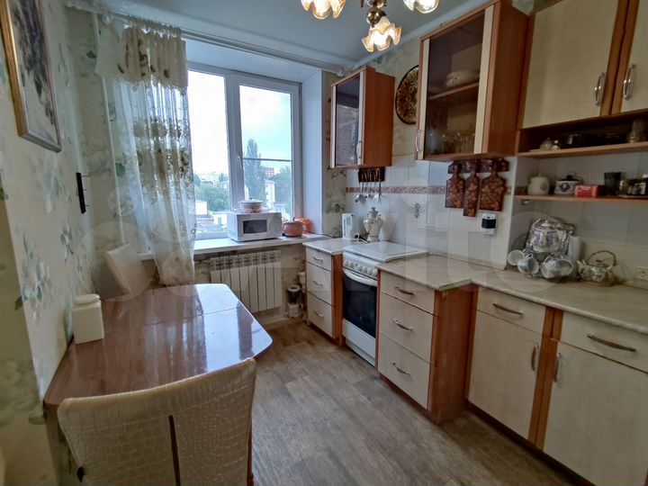 2-к. квартира, 50 м², 6/9 эт.