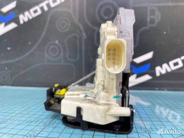 Замок двери задний правый Audi A6 C6 BDW 2005