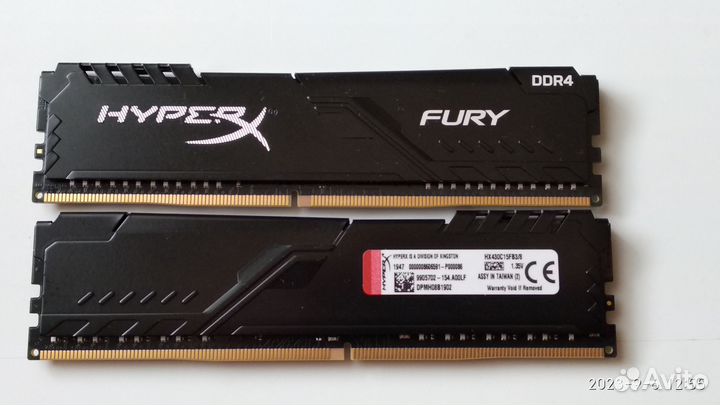 Модули памяти Kingston DDR4 3000 мгц 2х8 гб