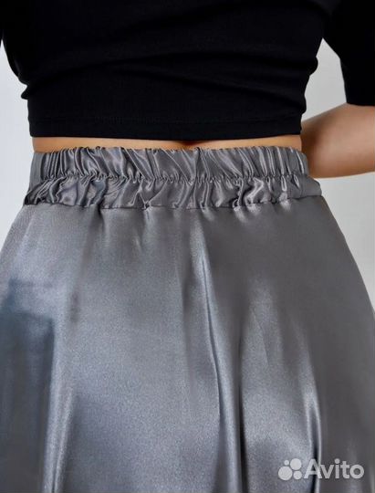 Атласная юбка макси серая