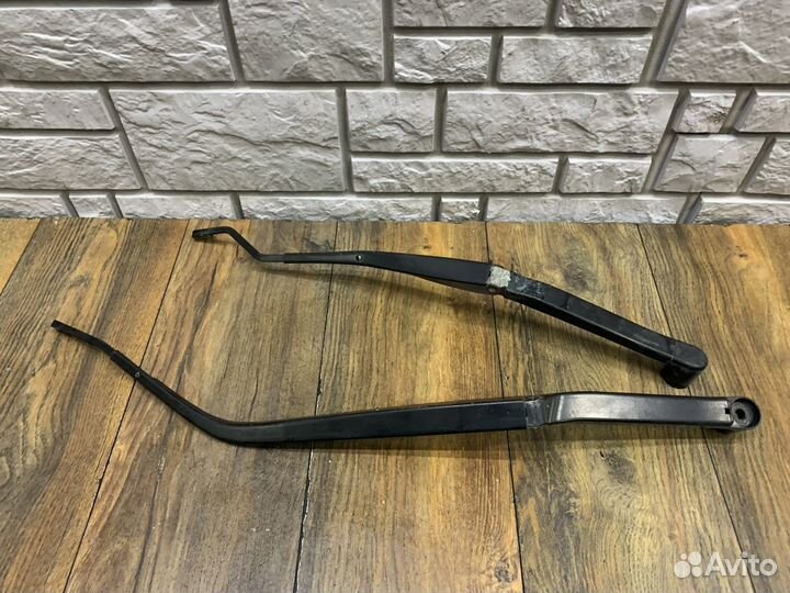 Mitsubishi Lancer Поводок стеклоочистителя LH RH