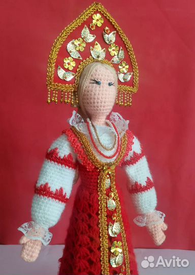 Кукла сувенирная вязаная