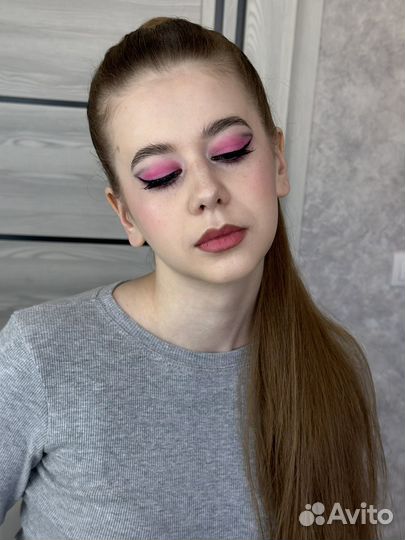 Причёски и макияж