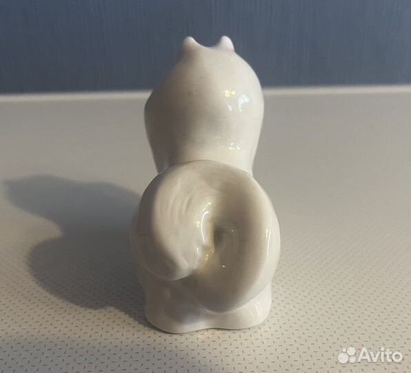 Фарфоровая статуэтка «Лайка»