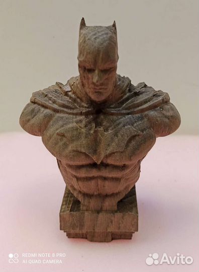 Статуэтка из дуба Бэтмен