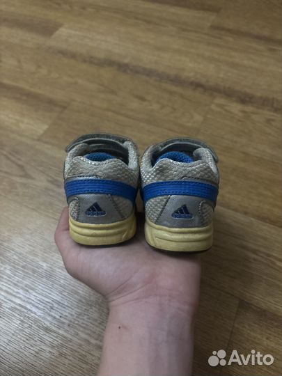 Кроссовки adidas