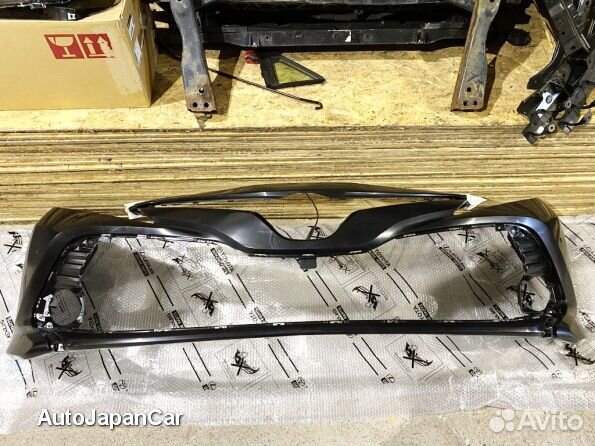 Передний бампер новый Тойота Камри 70 2017-2023