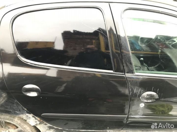 Дверь задняя правая Peugeot 206