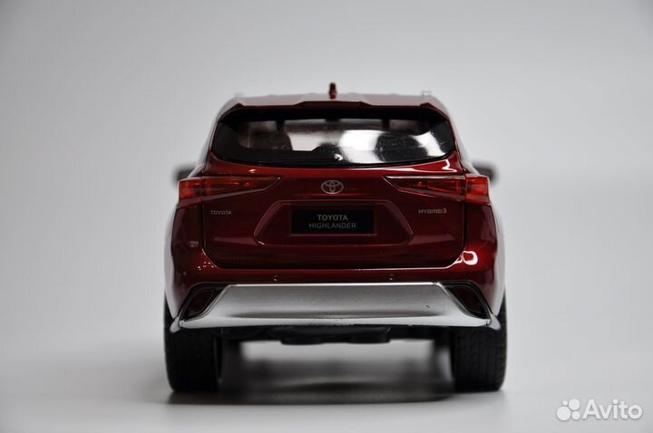 Модель автомобиля Toyota Highlander Hybrid металл