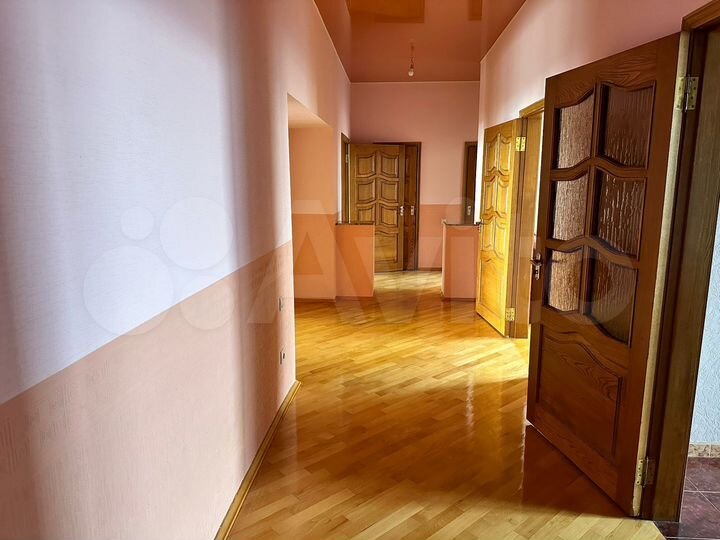 4-к. квартира, 135 м², 5/5 эт.