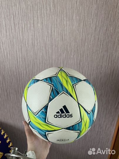 Футбольный мяч adidas munich final 2012