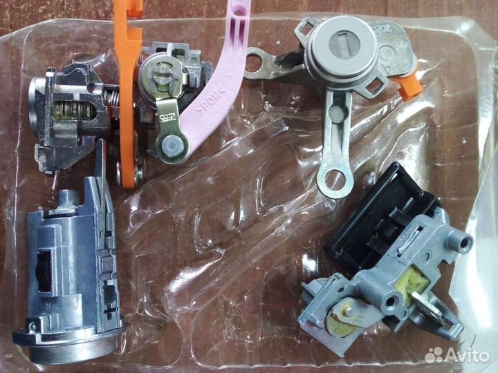 Комплект замков оригинал Toyota Rav4 2