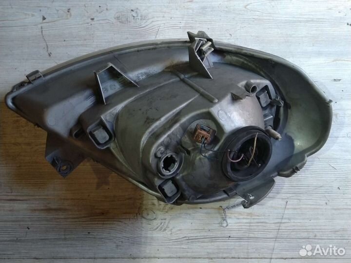 Фара Renault Traffic, Opel Vivaro