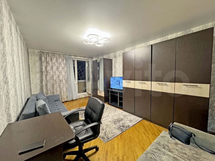 2-к. квартира, 59 м², 1/17 эт.