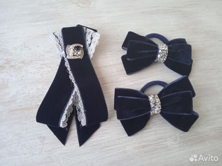 Школьные бантики и брошь