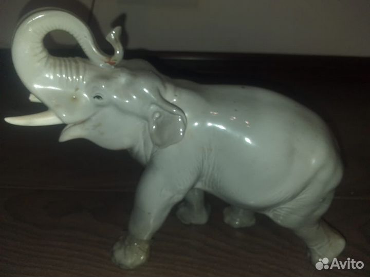 Статуэтка фарфор